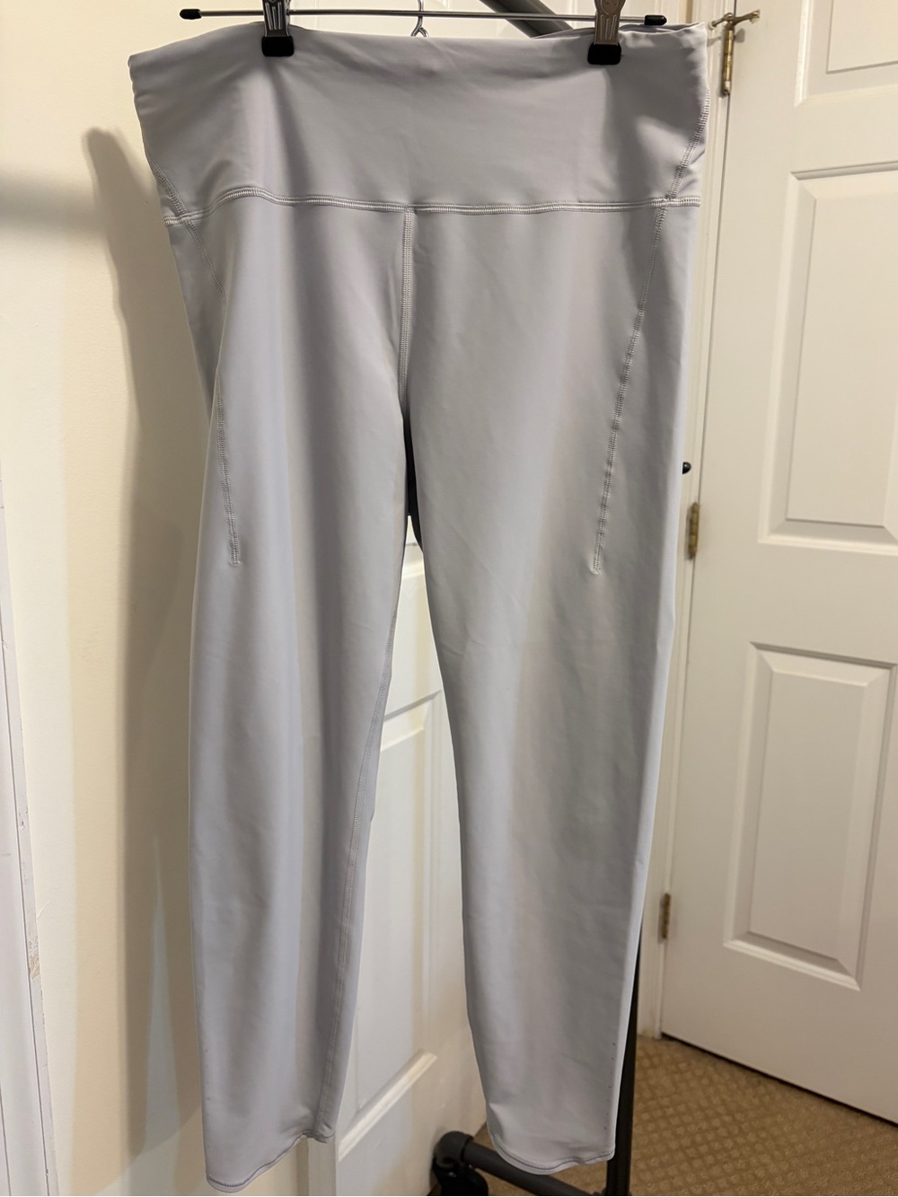 Athleta Pacesetter Ultra High Rise 7/8 Legging. Size: XL. Color: Stratus Grey